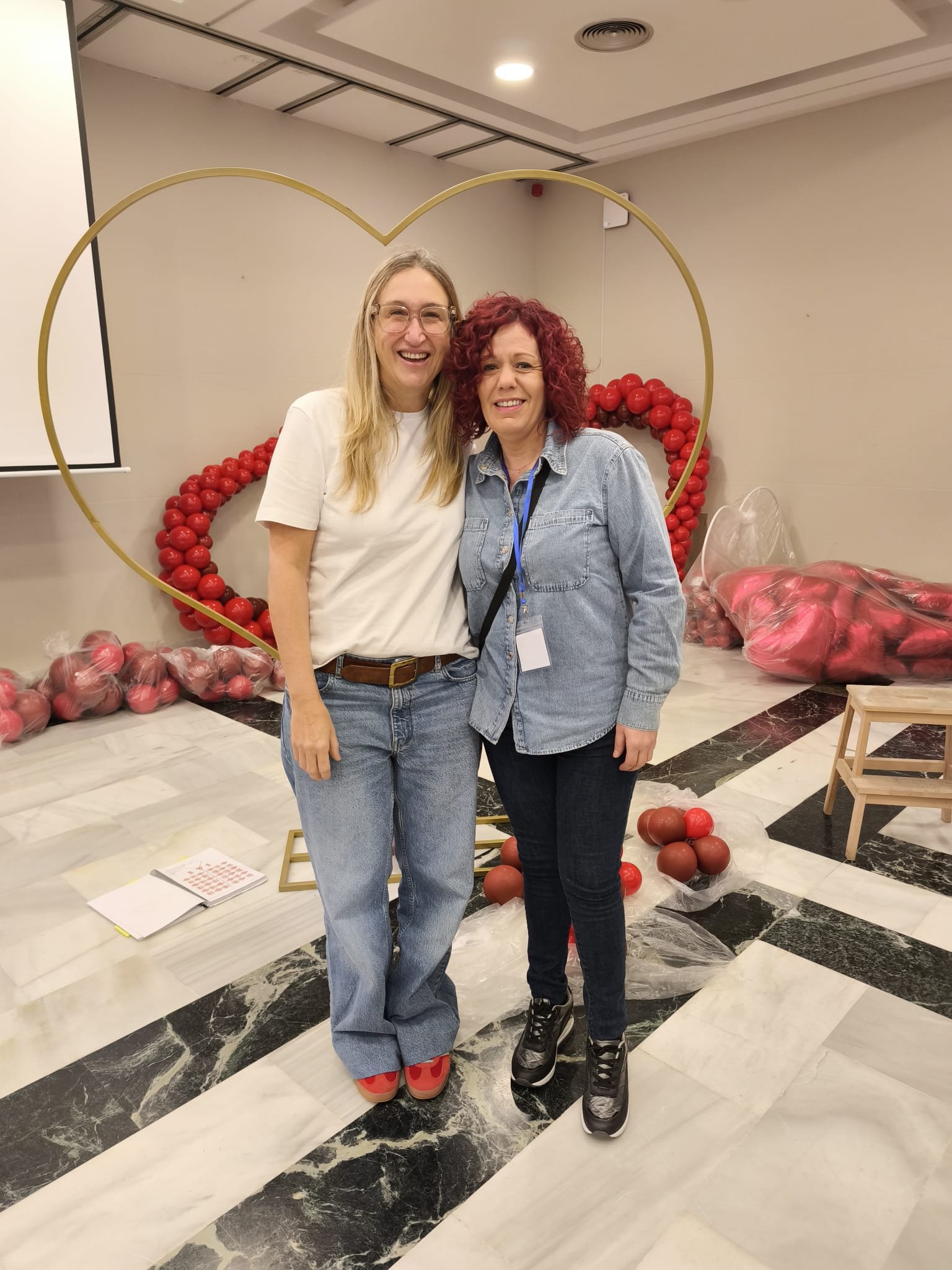 Beatriz junto a Romina en una formación presencial